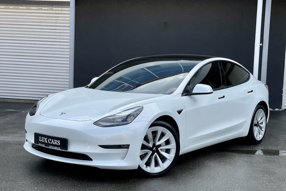 Продам Tesla Model 3 Dual motors Long range 2021 года в Киеве