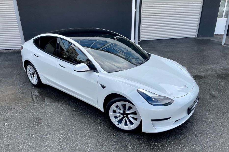 Продам Tesla Model 3 Dual motors Long range 2021 года в Киеве