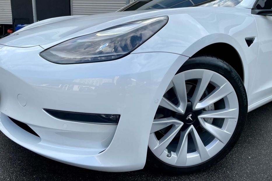 Продам Tesla Model 3 Dual motors Long range 2021 года в Киеве