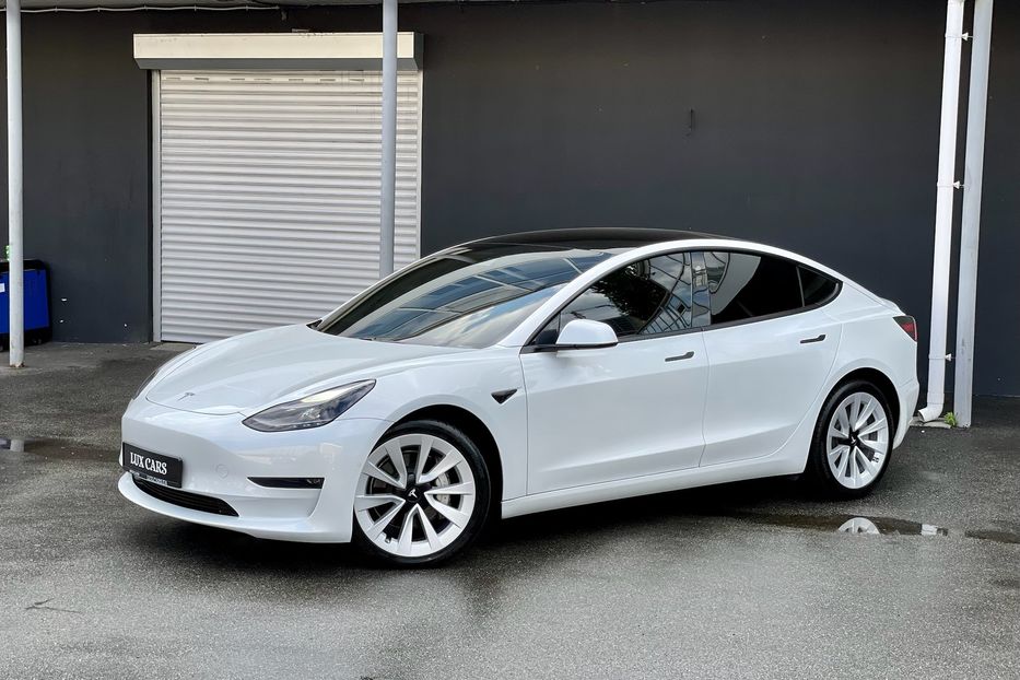 Продам Tesla Model 3 Dual motors Long range 2021 года в Киеве