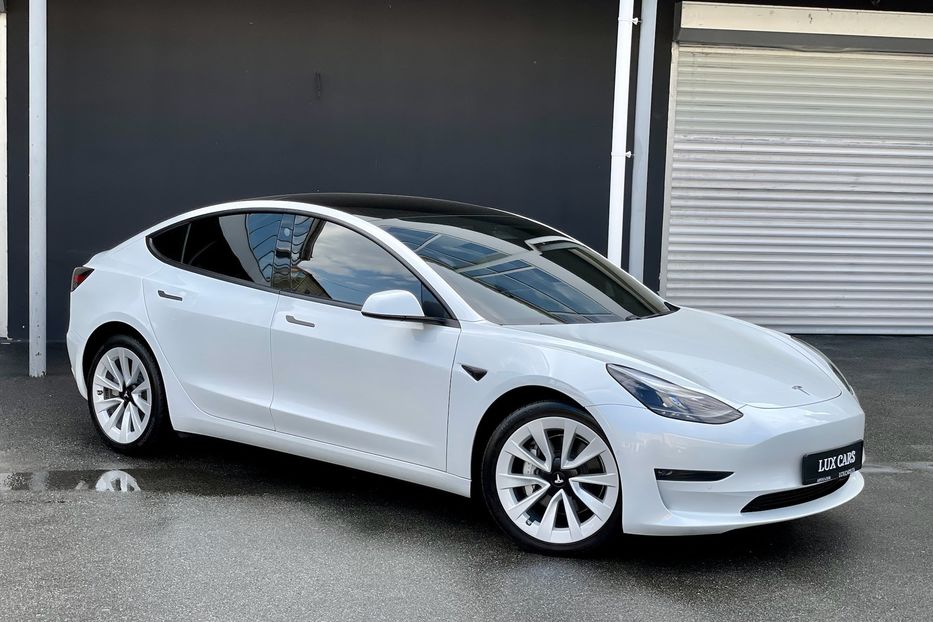 Продам Tesla Model 3 Dual motors Long range 2021 года в Киеве