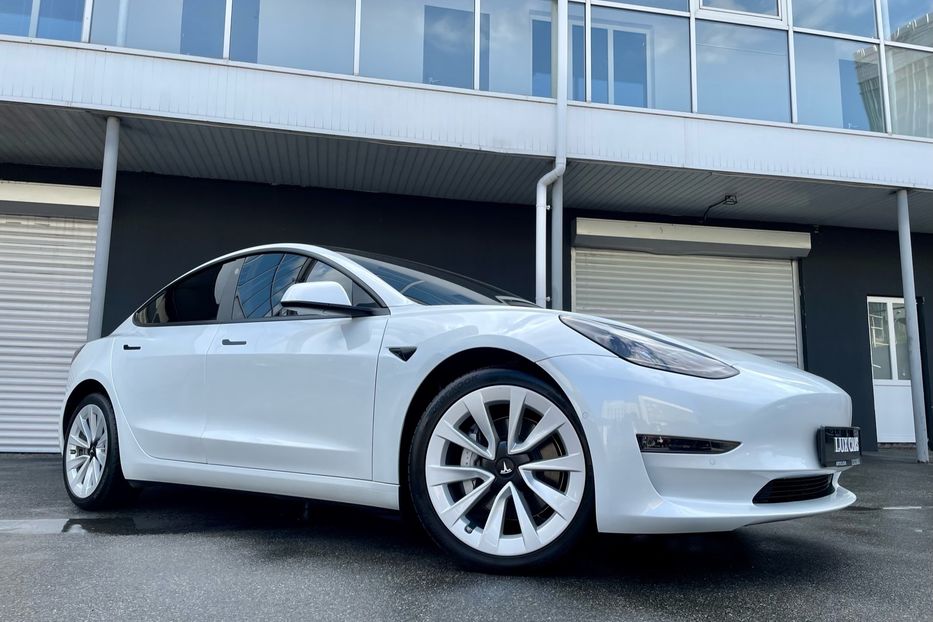 Продам Tesla Model 3 Dual motors Long range 2021 года в Киеве