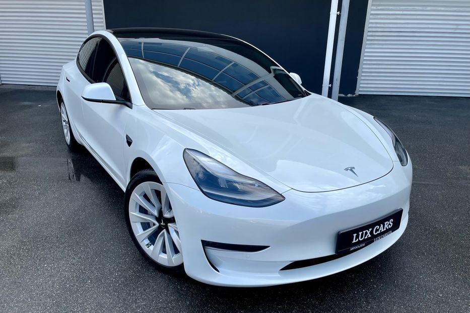 Продам Tesla Model 3 Dual motors Long range 2021 года в Киеве