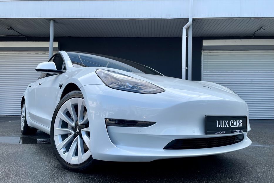 Продам Tesla Model 3 Dual motors Long range 2021 года в Киеве