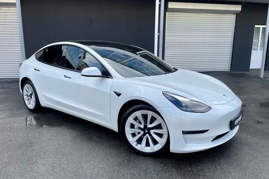 Продам Tesla Model 3 Dual motors Long range 2021 года в Киеве