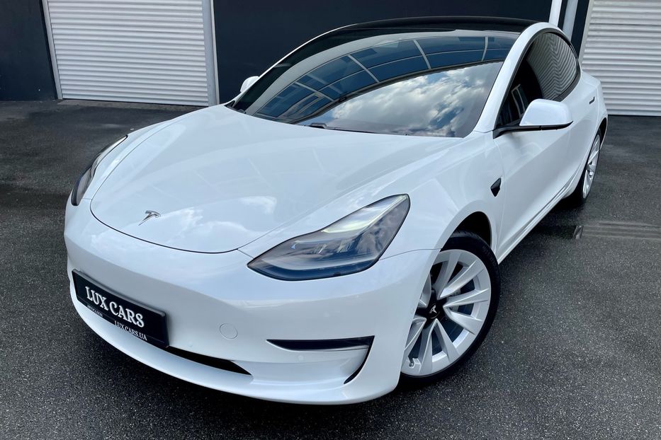 Продам Tesla Model 3 Dual motors Long range 2021 года в Киеве