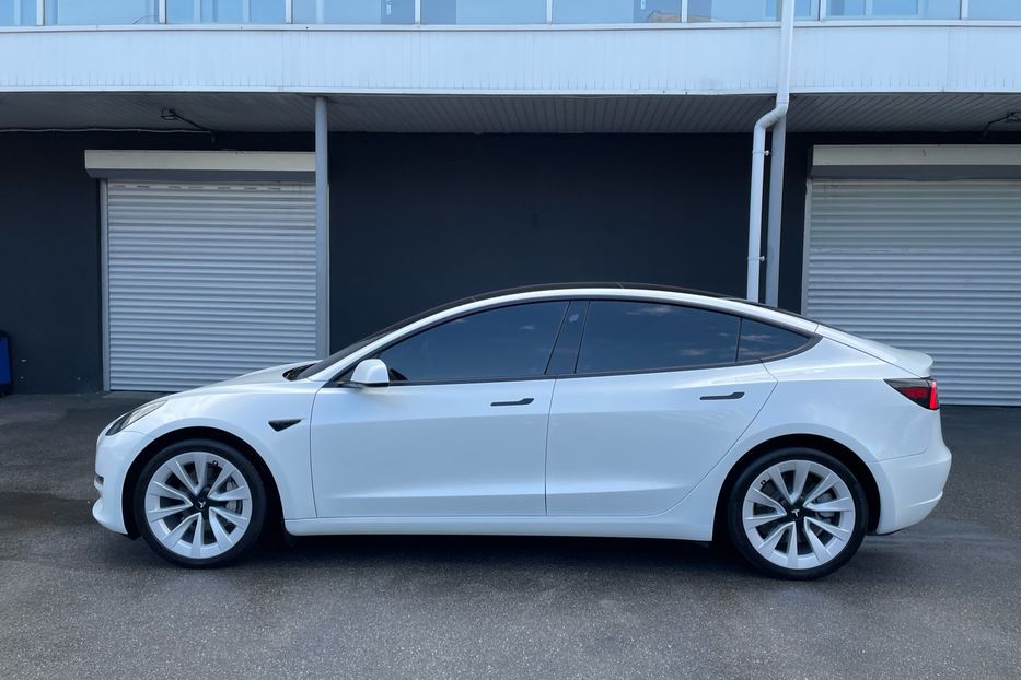 Продам Tesla Model 3 Dual motors Long range 2021 года в Киеве