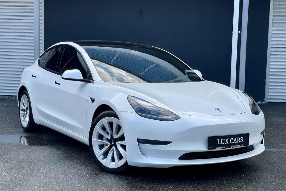 Продам Tesla Model 3 Dual motors Long range 2021 года в Киеве