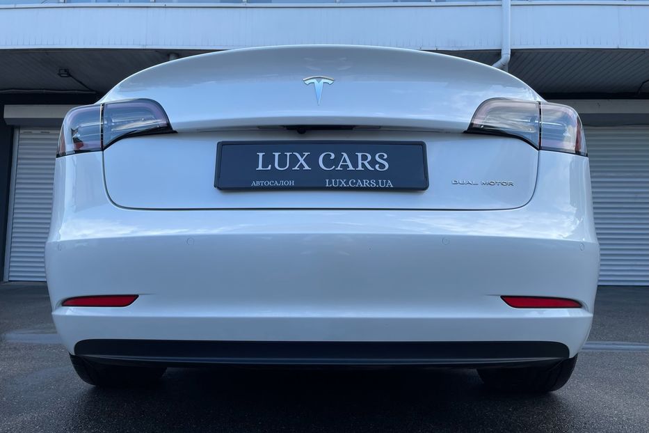 Продам Tesla Model 3 Dual motors Long range 2021 года в Киеве