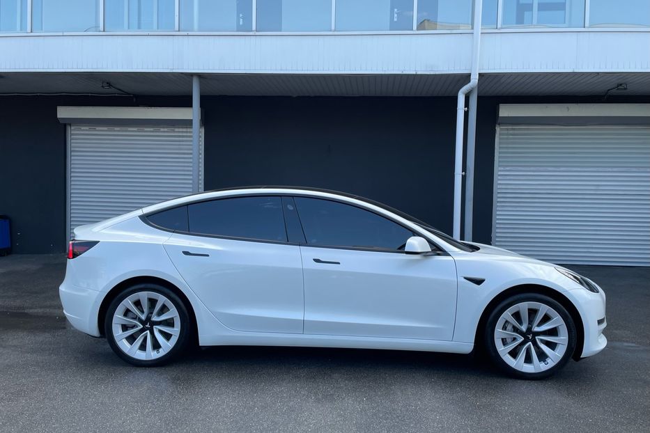 Продам Tesla Model 3 Dual motors Long range 2021 года в Киеве