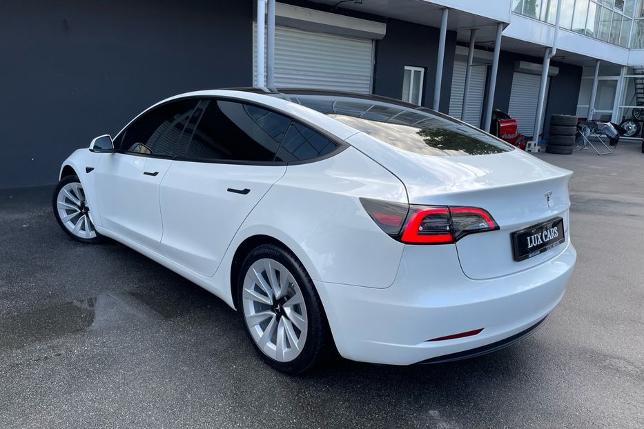 Продам Tesla Model 3 Dual motors Long range 2021 года в Киеве