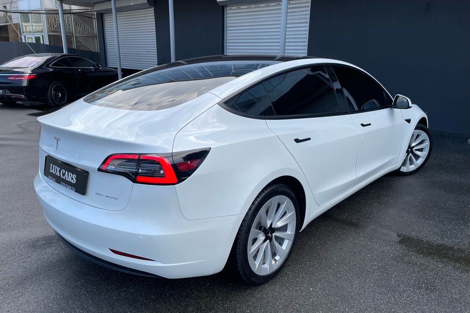 Продам Tesla Model 3 Dual motors Long range 2021 года в Киеве