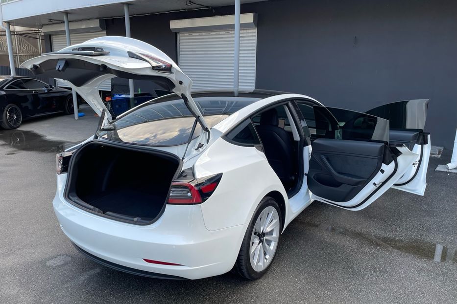 Продам Tesla Model 3 Dual motors Long range 2021 года в Киеве