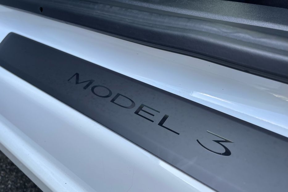 Продам Tesla Model 3 Dual motors Long range 2021 года в Киеве