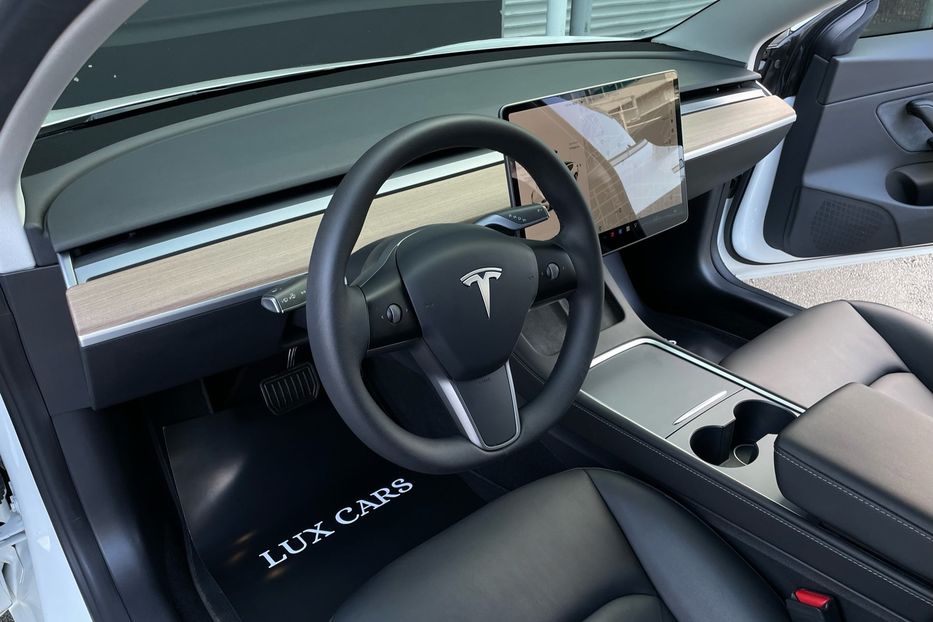 Продам Tesla Model 3 Dual motors Long range 2021 года в Киеве