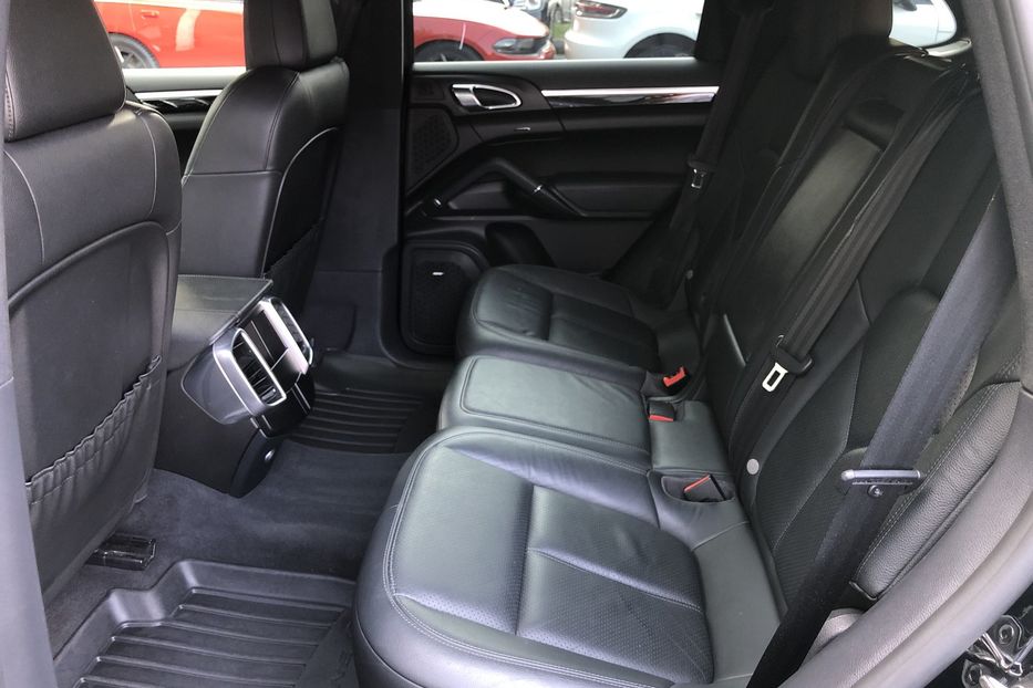 Продам Porsche Cayenne 3.0 diesel 2014 года в Киеве