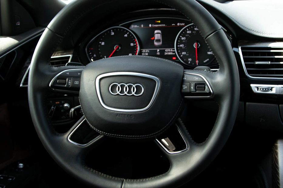 Продам Audi A8 Long Quattro 2015 года в Черновцах