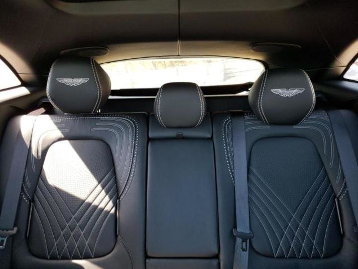Продам Aston Martin V8 DBX 2021 года в Киеве