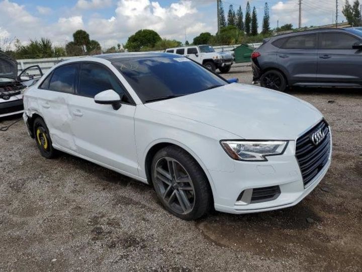 Продам Audi A3  PREMIUM 2018 года в г. Умань, Черкасская область