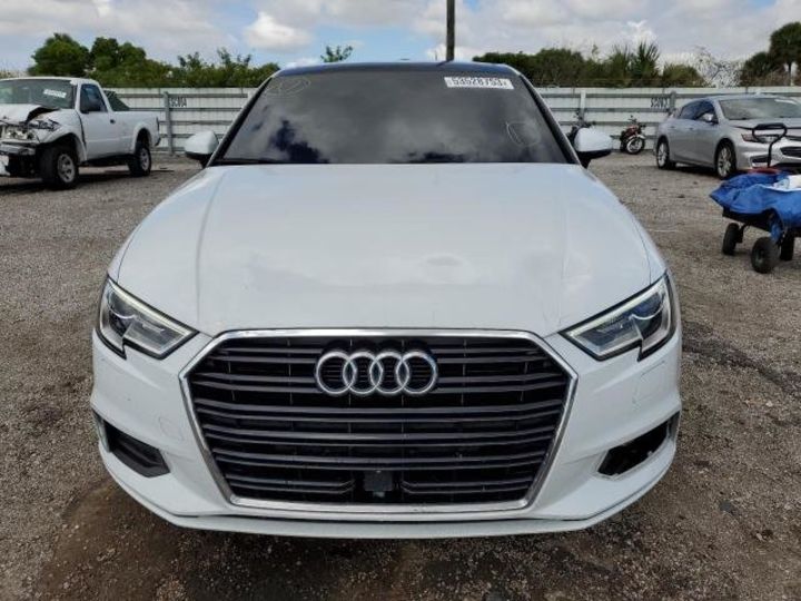 Продам Audi A3  PREMIUM 2018 года в г. Умань, Черкасская область