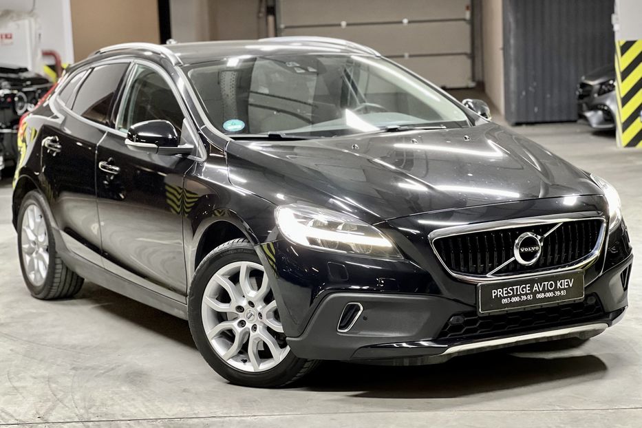 Продам Volvo V40 Cross Country  2016 года в Киеве