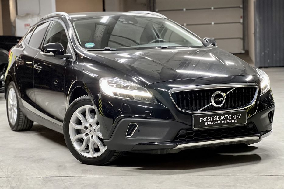 Продам Volvo V40 Cross Country  2016 года в Киеве