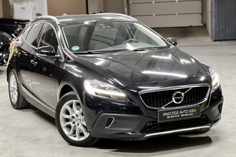 Продам Volvo V40 Cross Country  2016 года в Киеве