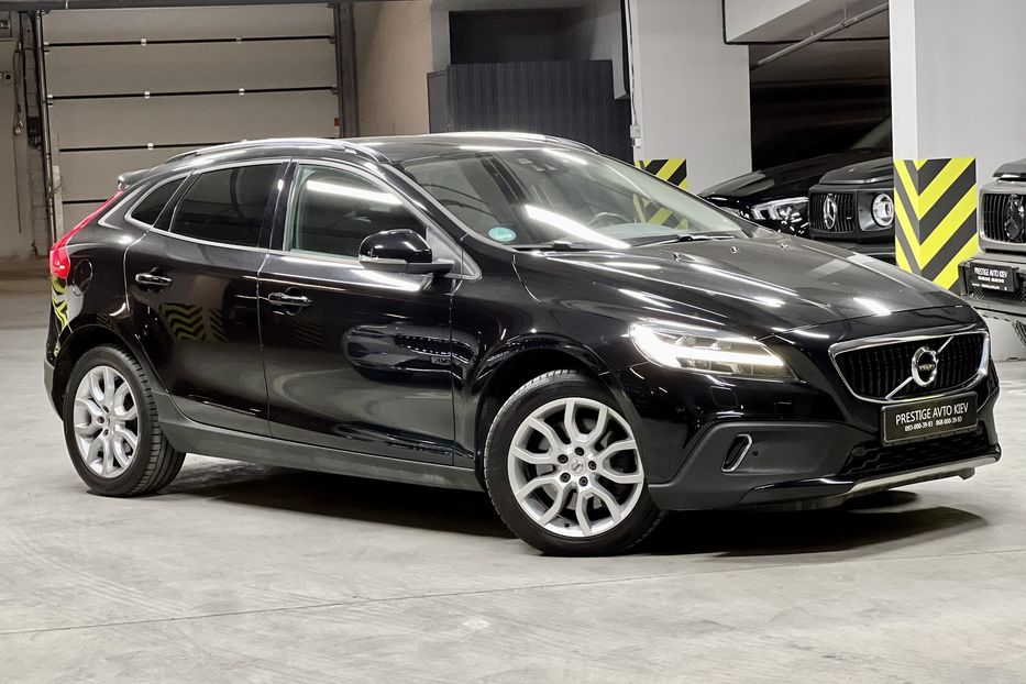 Продам Volvo V40 Cross Country  2016 года в Киеве