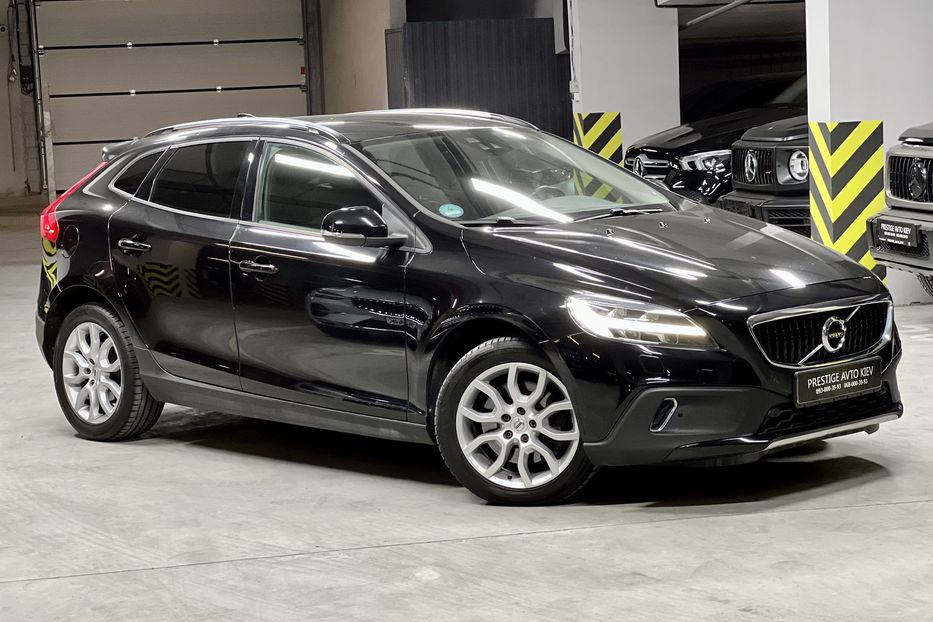 Продам Volvo V40 Cross Country  2016 года в Киеве