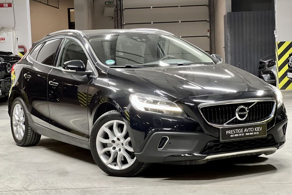 Продам Volvo V40 Cross Country  2016 года в Киеве