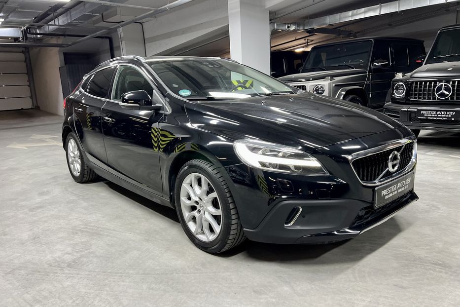 Продам Volvo V40 Cross Country  2016 года в Киеве