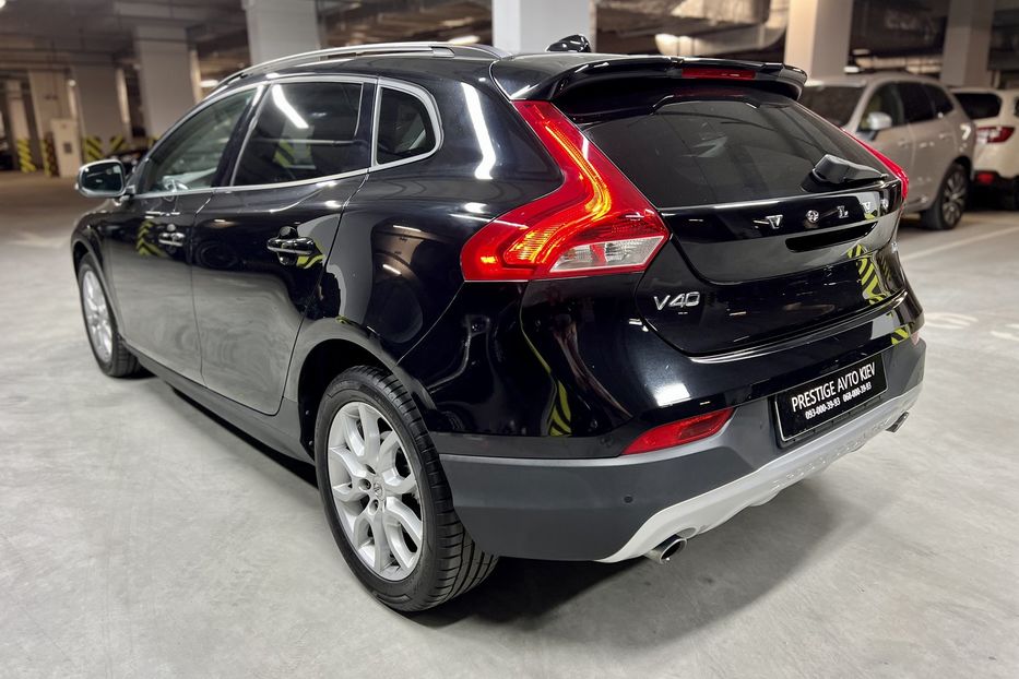 Продам Volvo V40 Cross Country  2016 года в Киеве