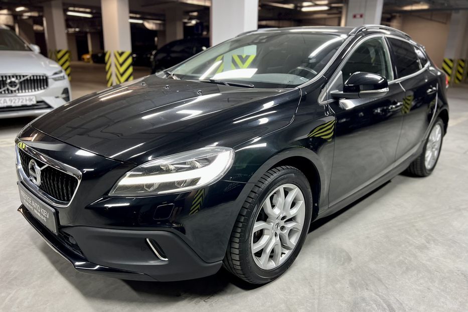 Продам Volvo V40 Cross Country  2016 года в Киеве