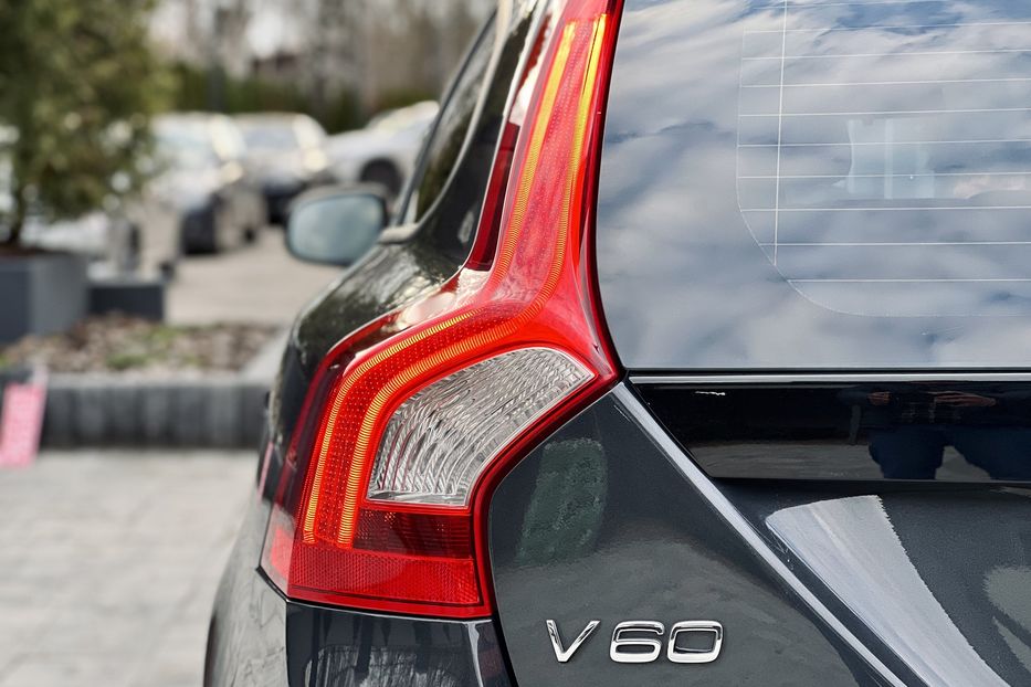 Продам Volvo V60 2011 года в Луцке