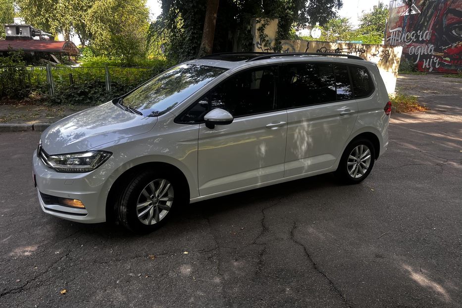 Продам Volkswagen Touran Highline Panorama 2019 года в Житомире