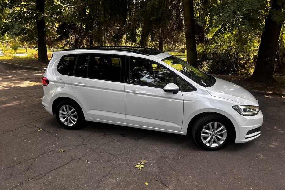 Продам Volkswagen Touran Highline Panorama 2019 года в Житомире