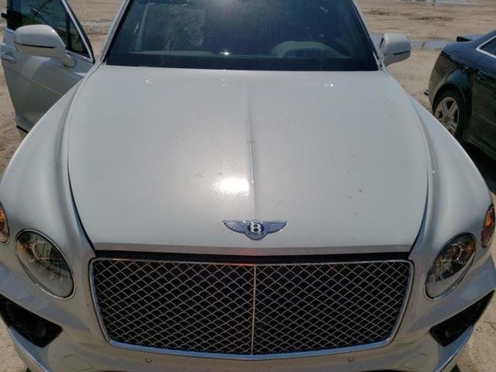 Продам Bentley Bentayga 2022 года в Киеве