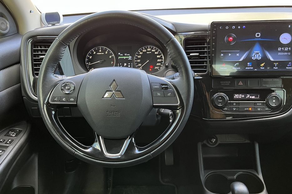 Продам Mitsubishi Outlander Oficial 2016 года в Николаеве