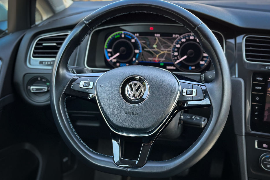 Продам Volkswagen e-Golf 36kWt 2020 года в Черновцах