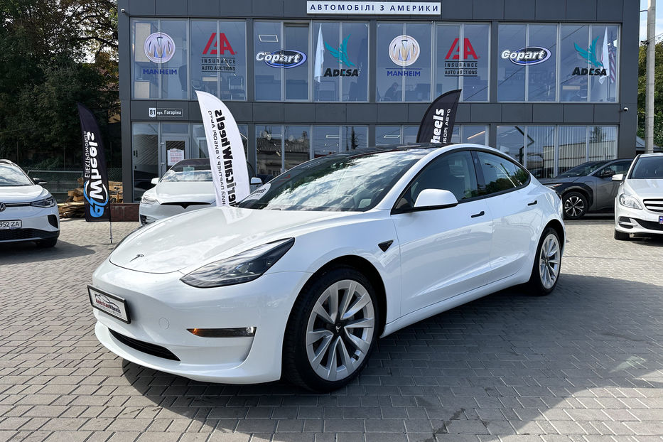 Продам Tesla Model 3 Long Range  2021 года в Черновцах