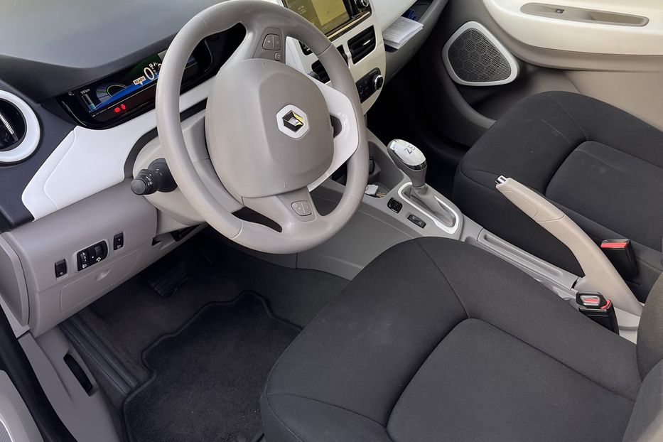 Продам Renault Zoe 41кв запас ходу 300 2018 года в Житомире