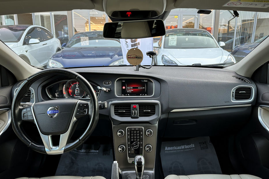 Продам Volvo V40 2014 года в Черновцах