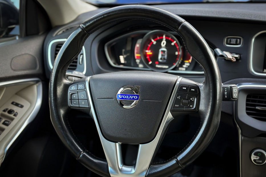 Продам Volvo V40 2014 года в Черновцах