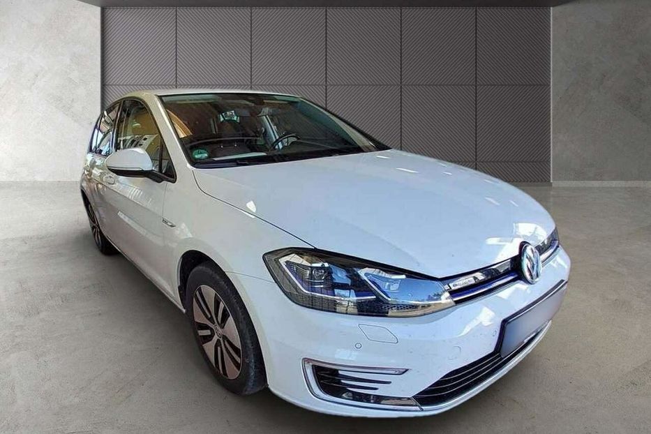 Продам Volkswagen e-Golf 36кв запас ходу 300км 2020 года в Житомире