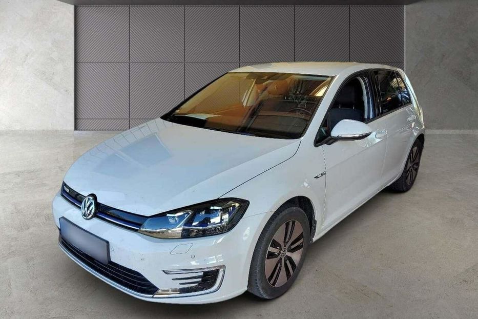 Продам Volkswagen e-Golf 36кв запас ходу 300км 2020 года в Житомире