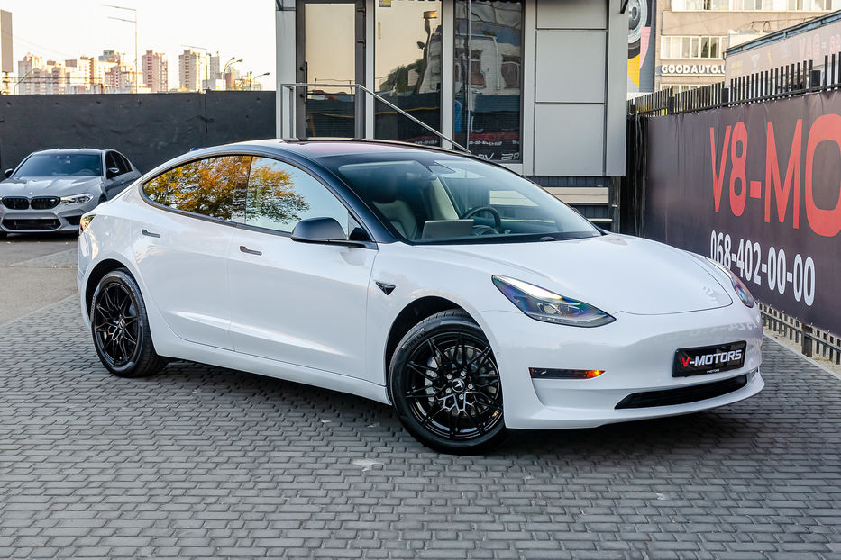 Продам Tesla Model 3 Standard Plus 2021 года в Киеве