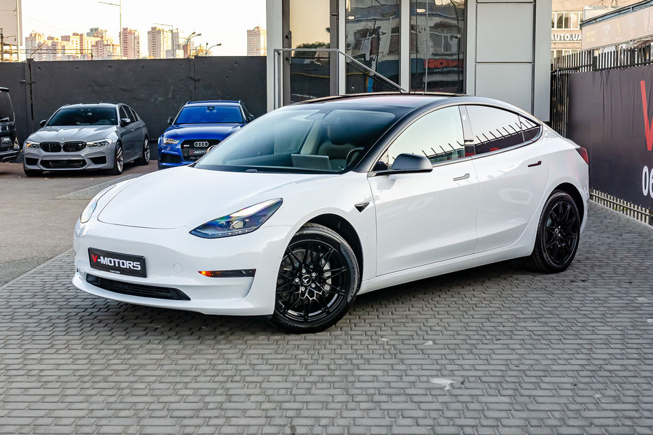 Продам Tesla Model 3 Standard Plus 2021 года в Киеве