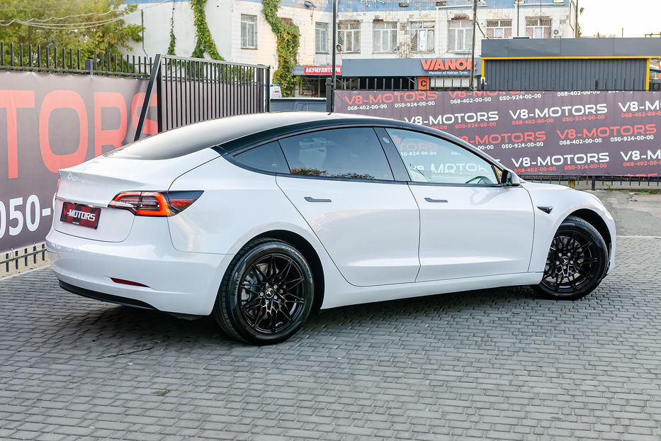 Продам Tesla Model 3 Standard Plus 2021 года в Киеве