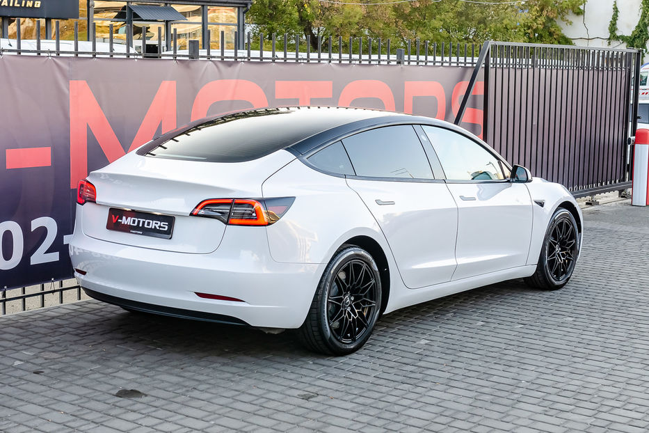 Продам Tesla Model 3 Standard Plus 2021 года в Киеве