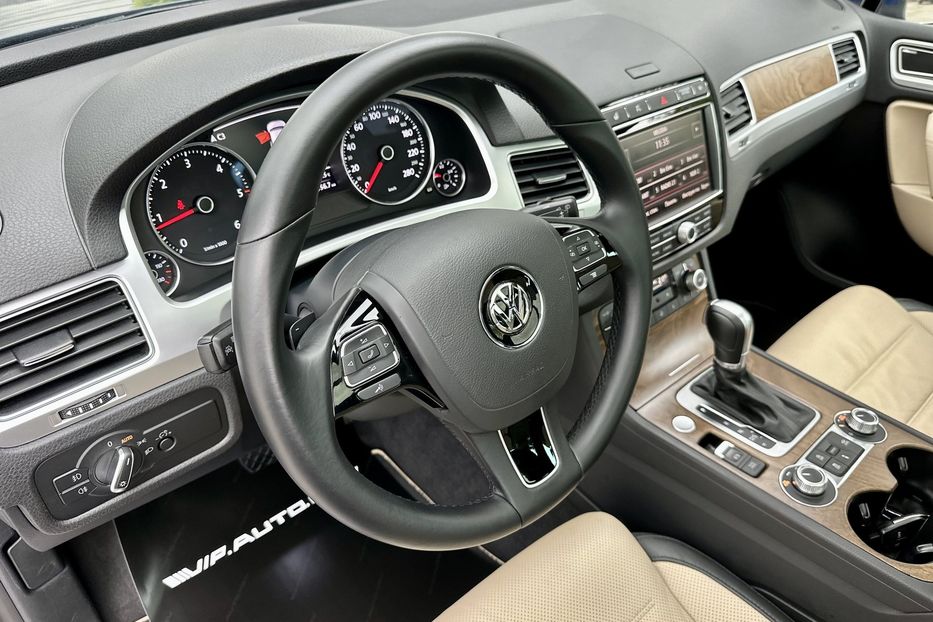 Продам Volkswagen Touareg Exclusive Edition  2017 года в Киеве